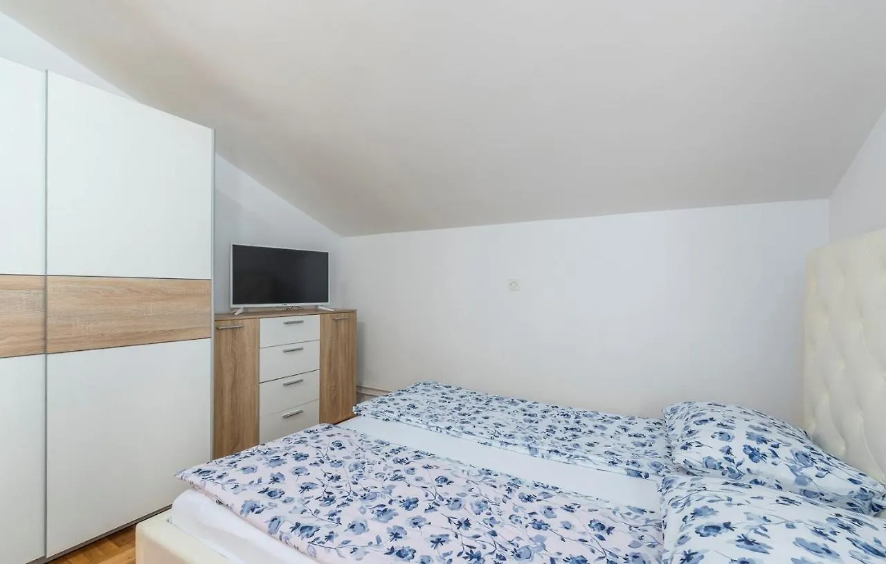 Apartment Complex Vetrina-Shared Pool Nova Vas  Guest house Nova Vas (Porec)