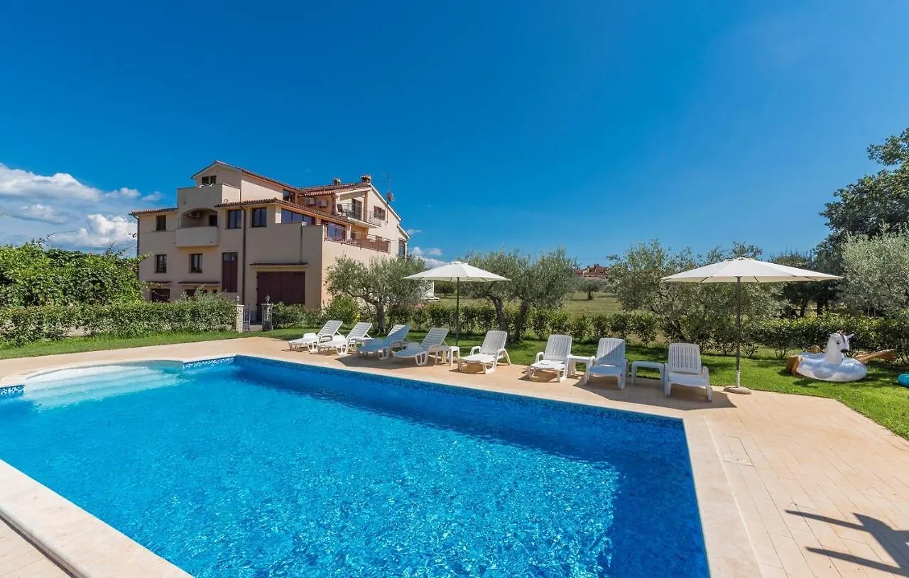 Apartment Complex Vetrina-Shared Pool Nova Vas  Guest house Nova Vas (Porec)