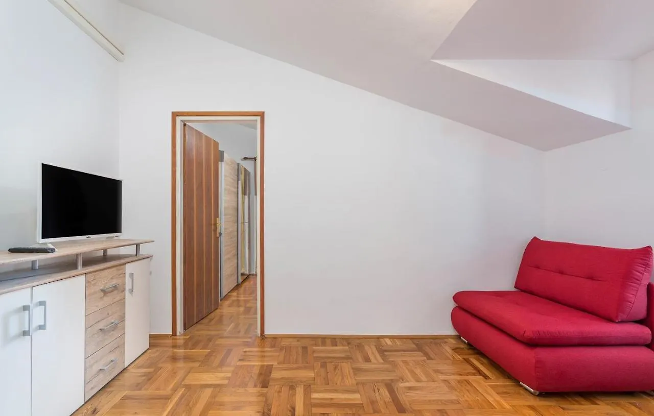 Guest house Apartment Complex Vetrina-Shared Pool Nova Vas
