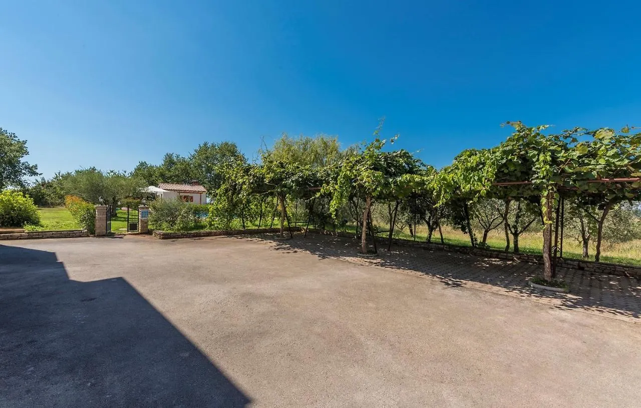 Apartment Complex Vetrina-Shared Pool Nova Vas  Guest house