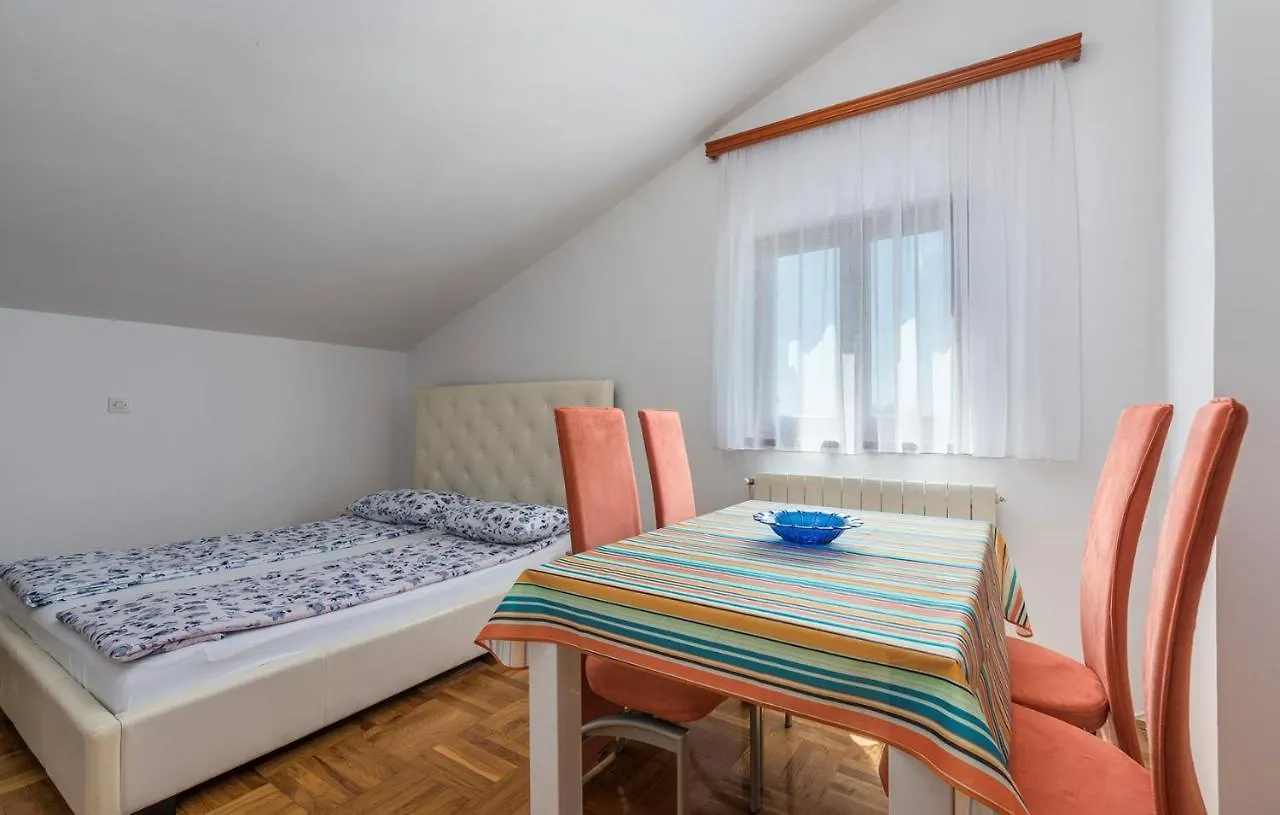 Apartment Complex Vetrina-Shared Pool Nova Vas  Guest house Nova Vas (Porec)