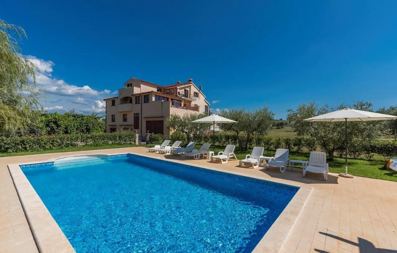 Guest house Apartment Complex Vetrina-Shared Pool Nova Vas